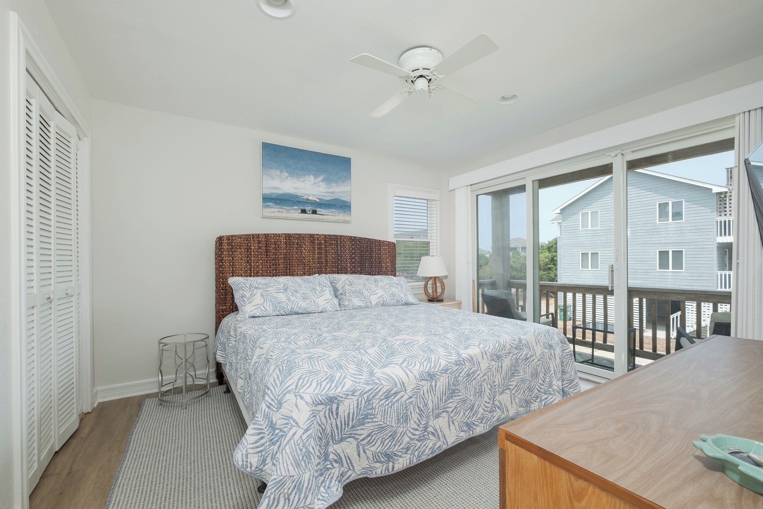 2nd fl king bedroom with Deck access!