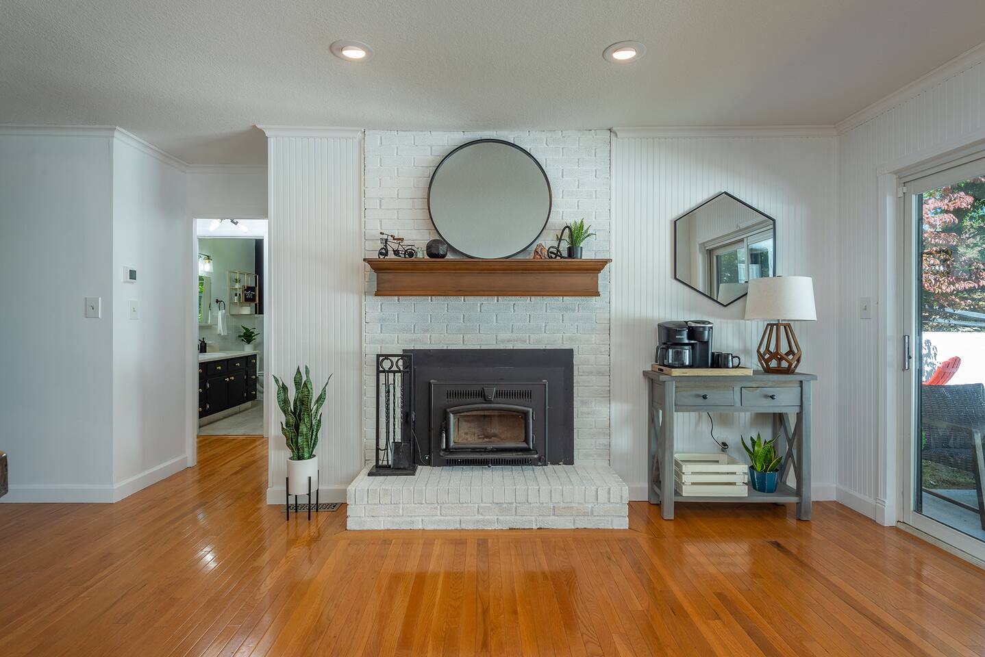 Beautiful working fireplace - coffee bar to right. 