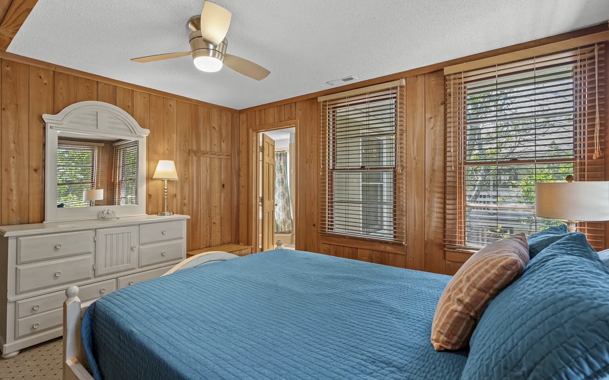 Another restful bedroom so the whole family can spread out comfortably. ⭐