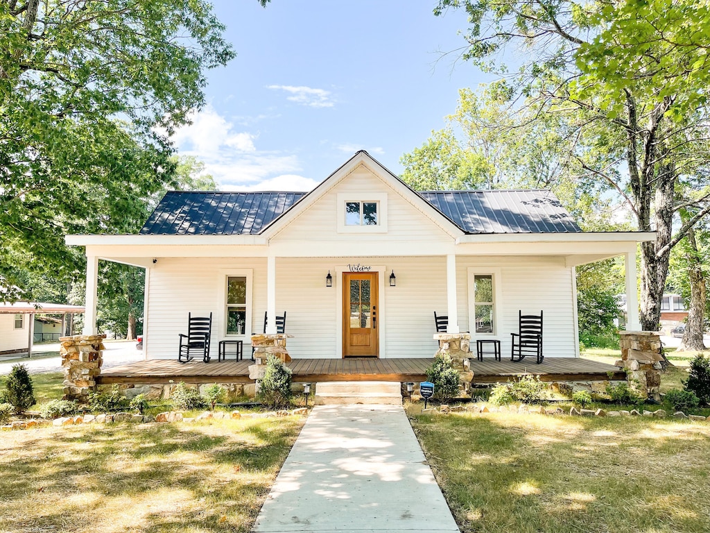 Newly remodeled 1920s home in downtown Monteagle