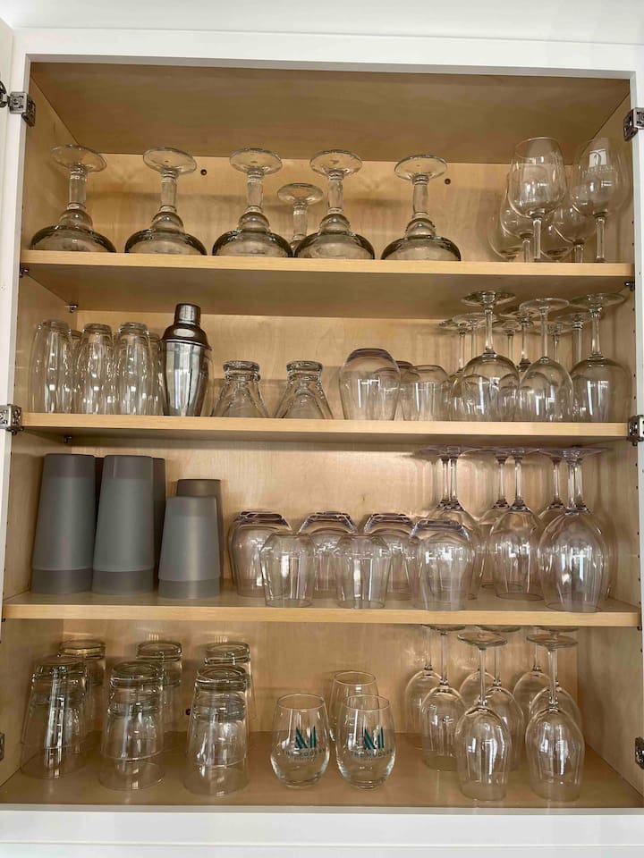 Plenty of glasses - wine, stemless champagne, martini and margarita glasses. 