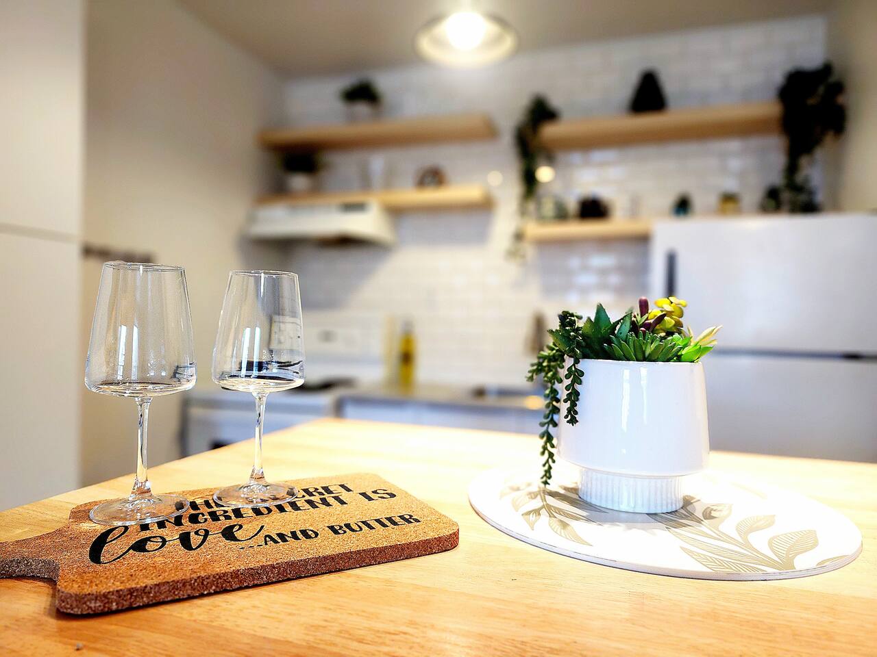 Ready-to-use drinkware for every guest.