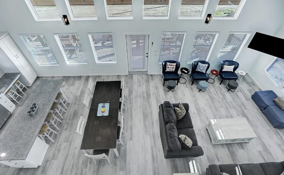 b088b99f61a749a480bd92ce6075d8ee | Beachhouse | Texas | TX | Vacation Homes | Galveston | Crystal Beach | Kokomo | Breezy Days | Beachfront Elegance | Sunrise Serenity | Southern Sands Property Management, LLC