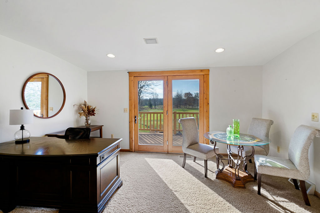 Private Master Suite/Apartment - 800 square feet, attached to the Lodge but with it's own bathroom, living room, kitchen, washer and dryer.