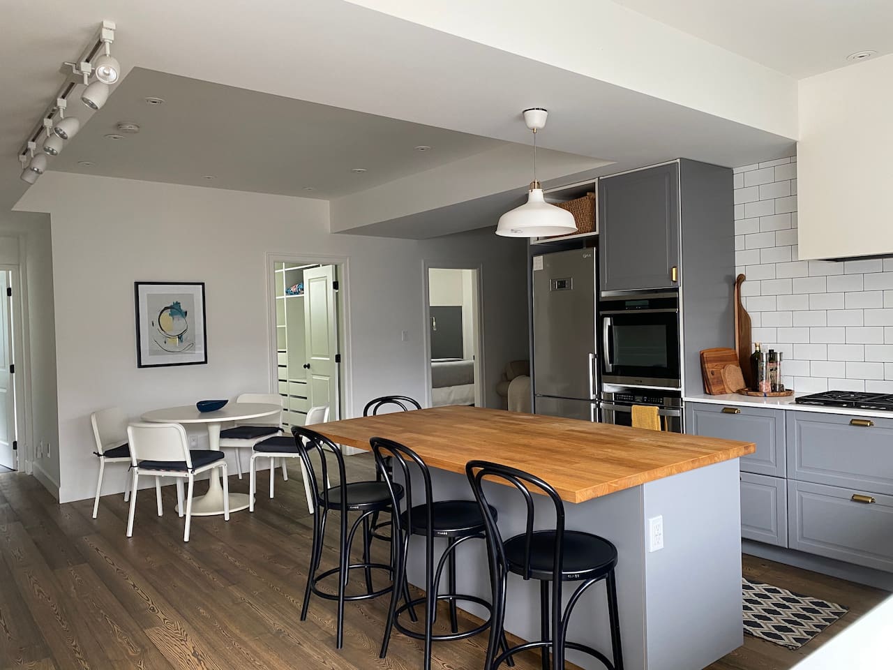 You can see on this picture into the two bedrooms from the kitchen, dinning and living room 
