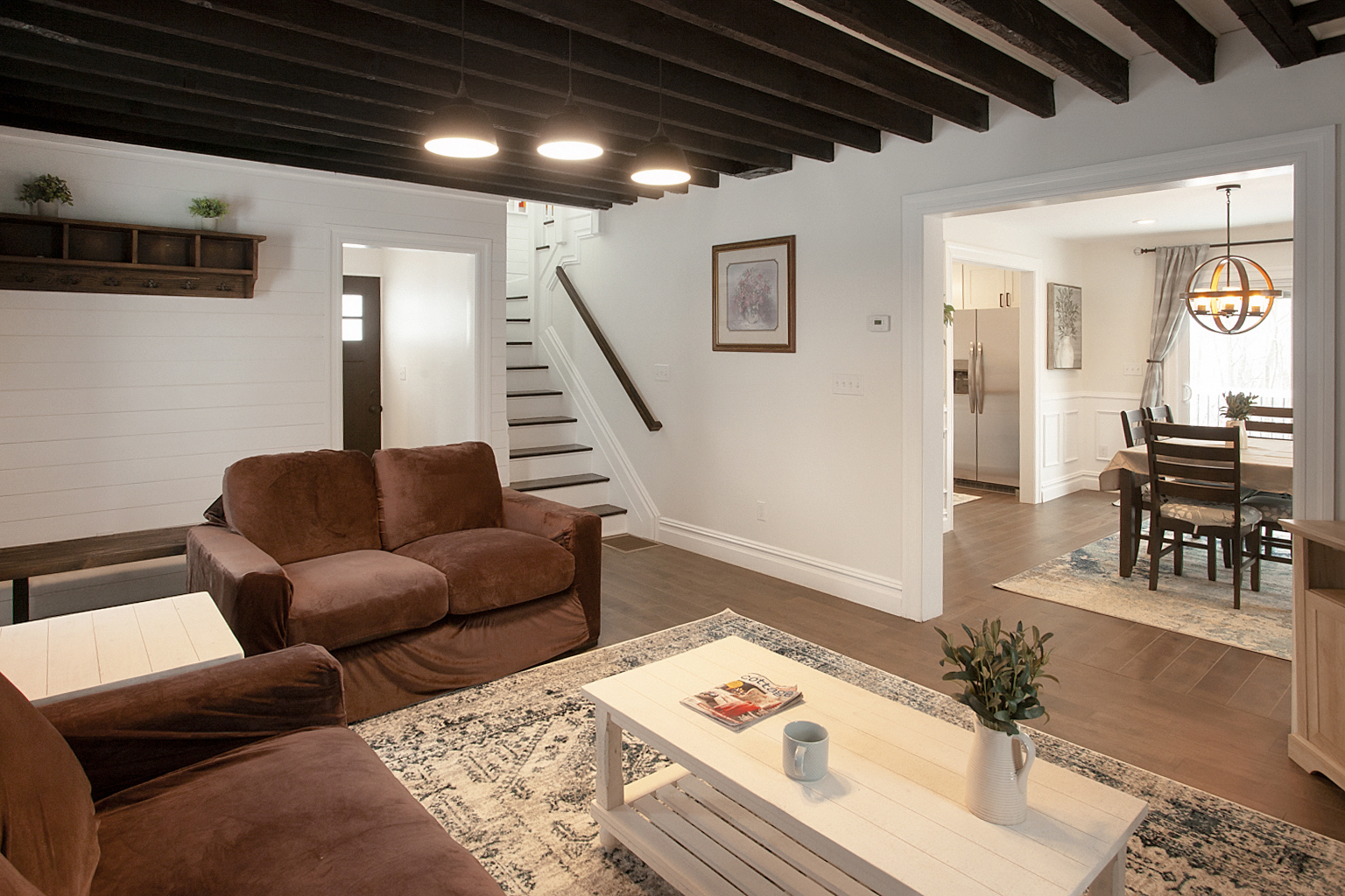 2nd Guest House: Living Room