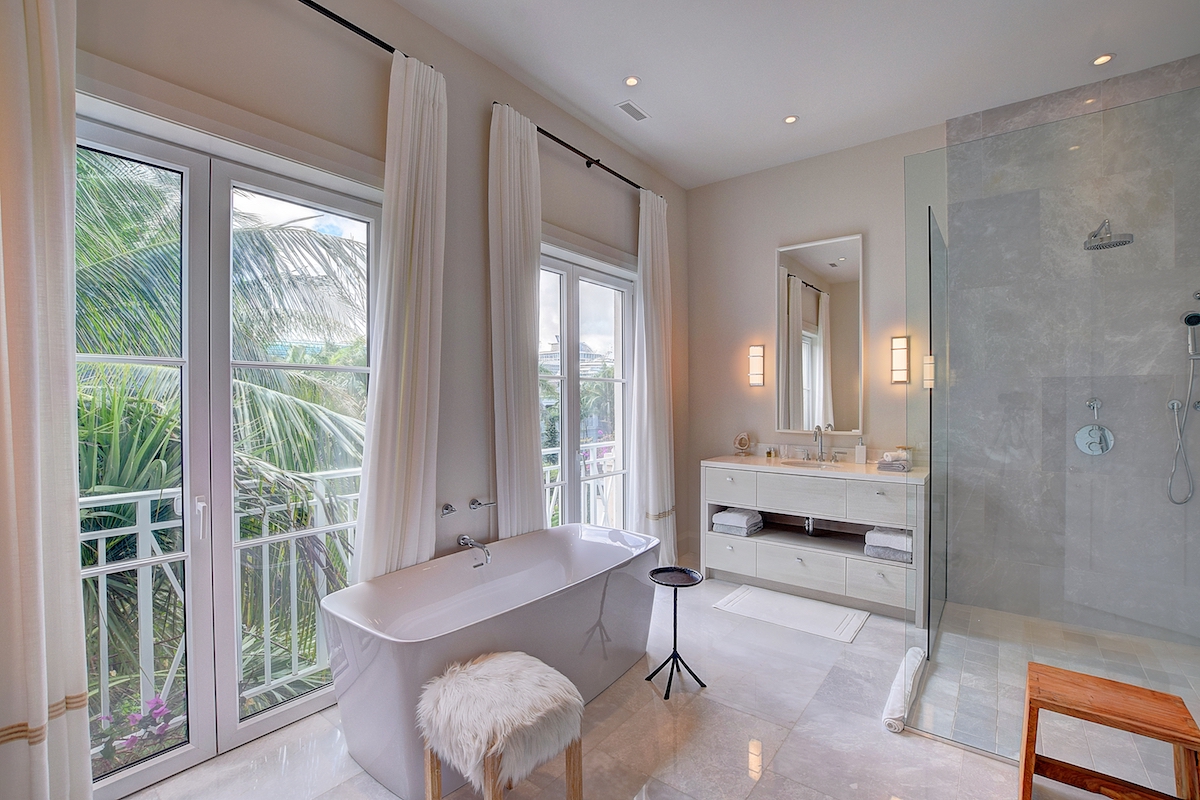 Paradise Beach Villa; Master En-Suite