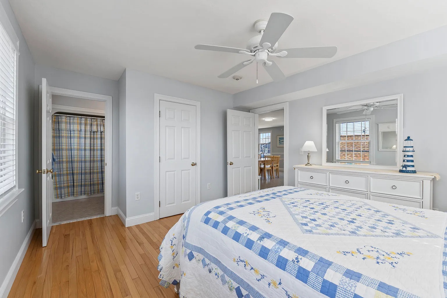 Second Floor Master Bedroom - queen bed - photo 2