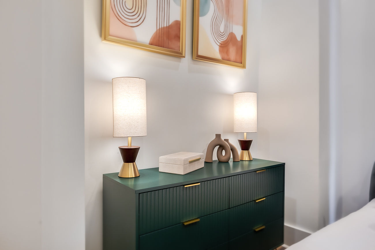 Queen Bedroom Downstairs - 4