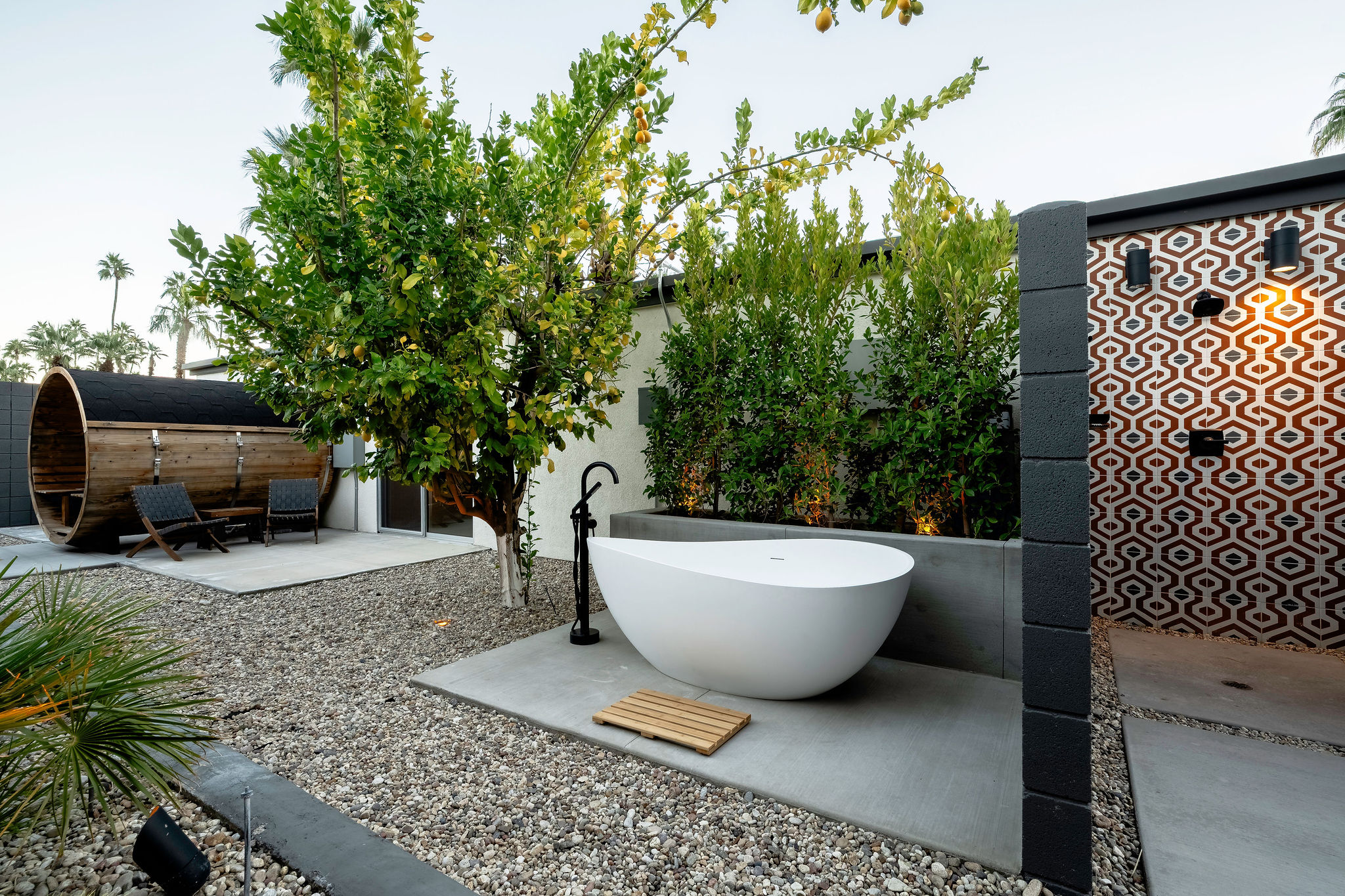 Your own outdoor spa with shower, tub and sauna