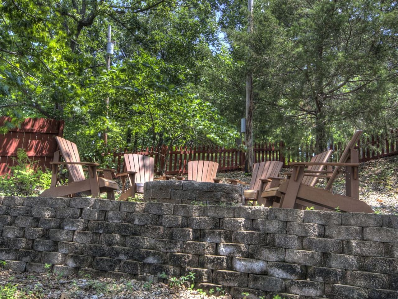 Enjoy the evenings with friends & family at fire pit, with beautiful lake views!