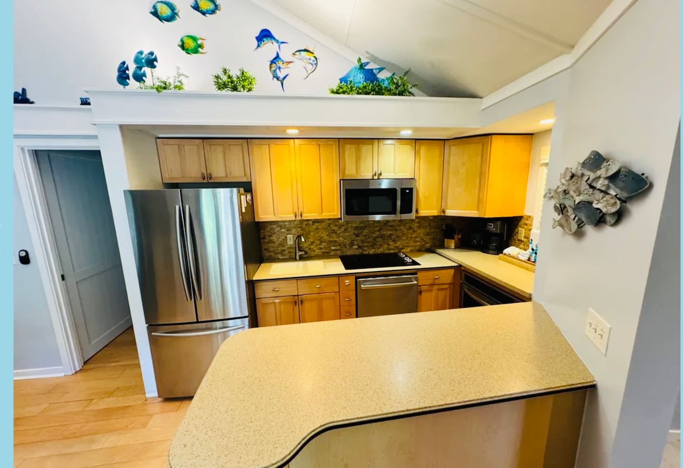 Kitchen with breakfast bar