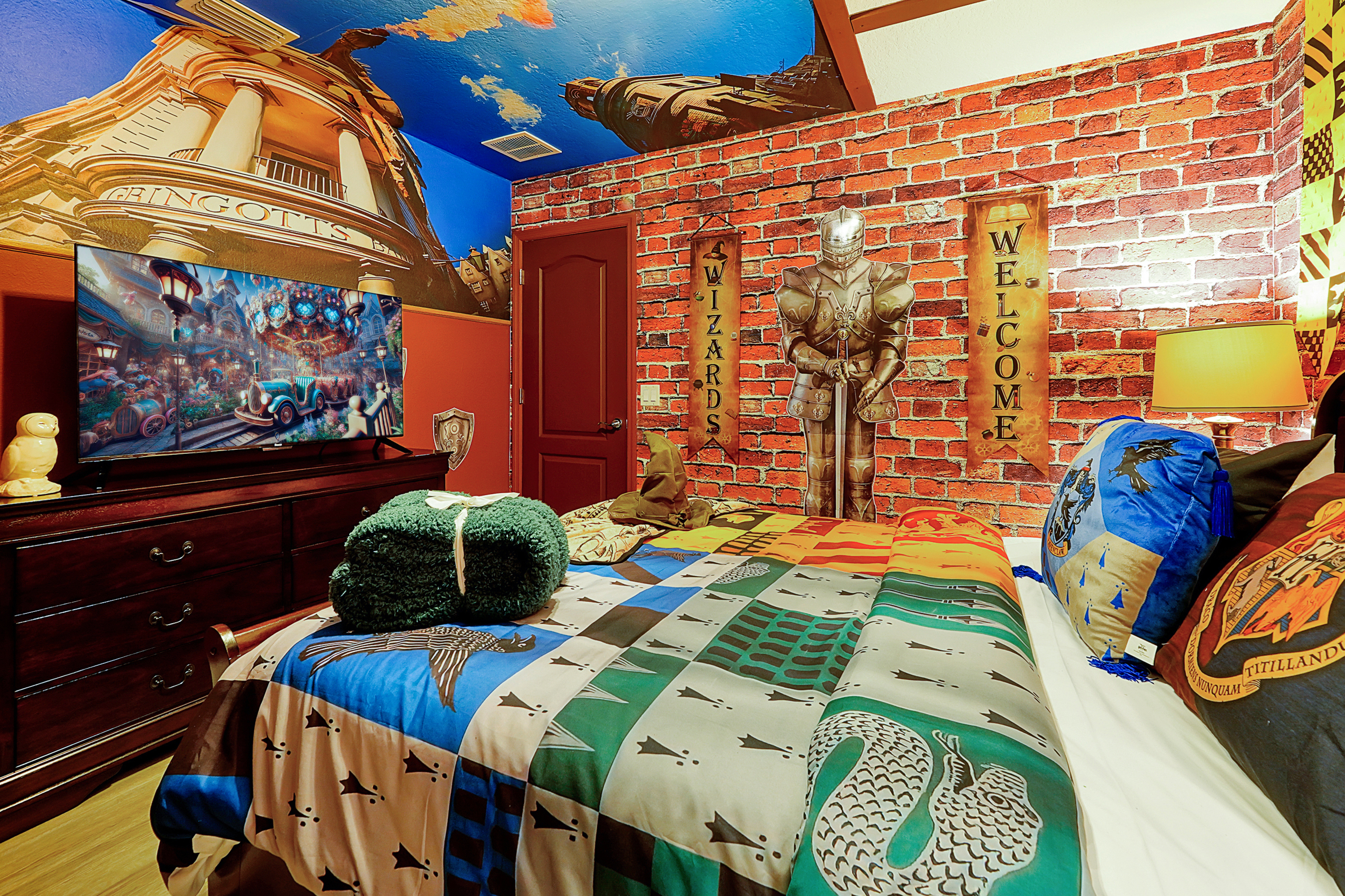 Bedroom 9-2nd Floor-Queen