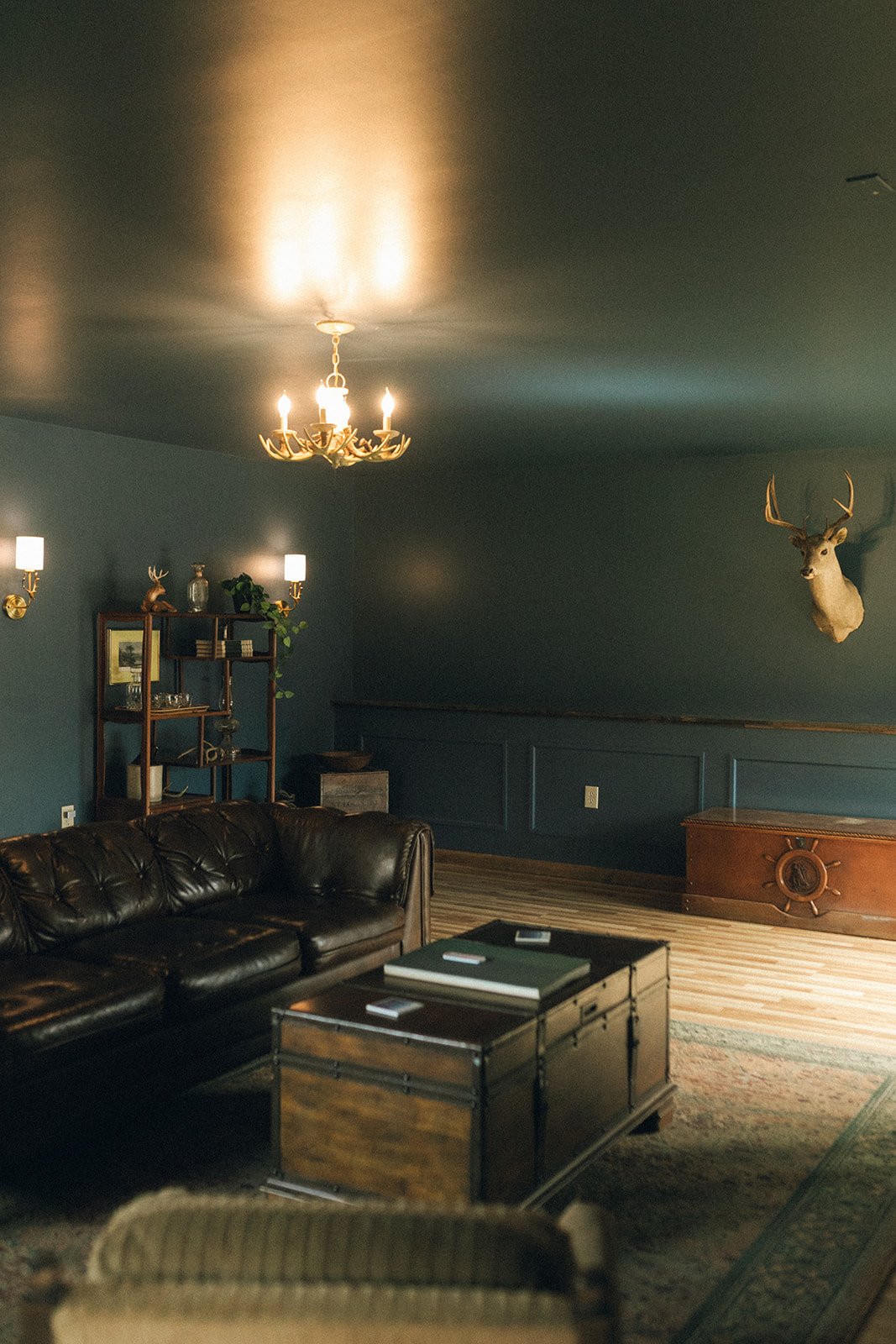 Family Room with pull out couch bed with Smart Tv