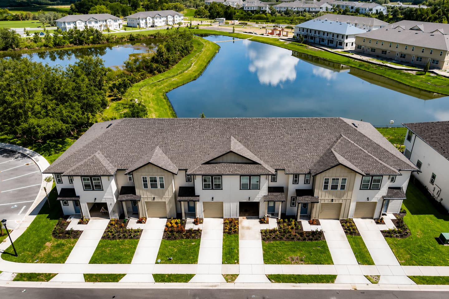 Charming neighborhood with lush green spaces and scenic views – ideal for a peaceful escape.