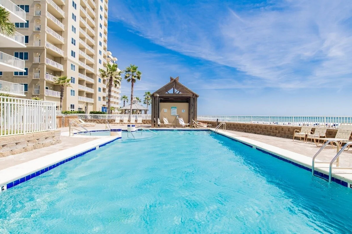 The sky, the view, the pool - is there more needed? Book your getaway here today!