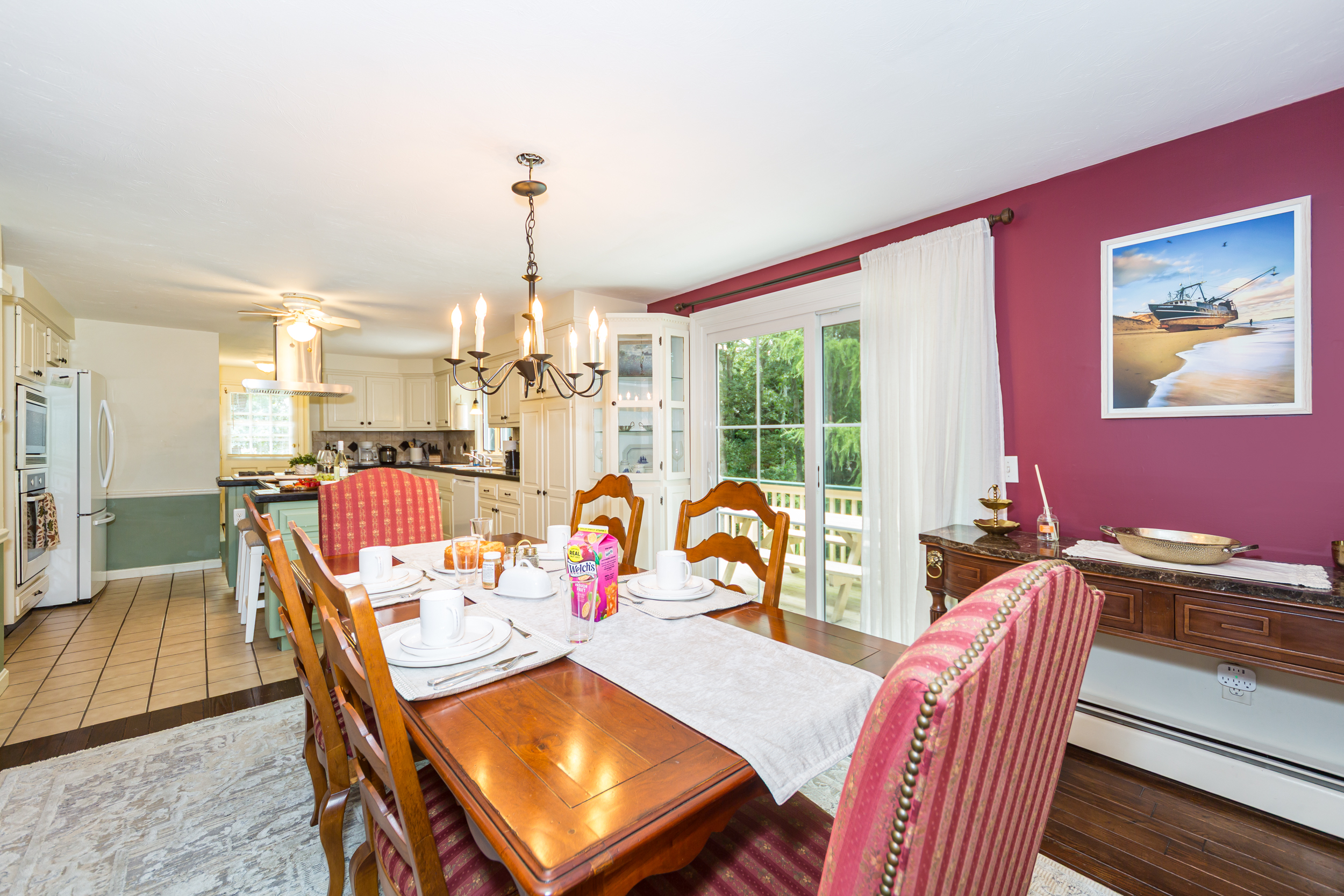 Bright dining space with room for everyone.
