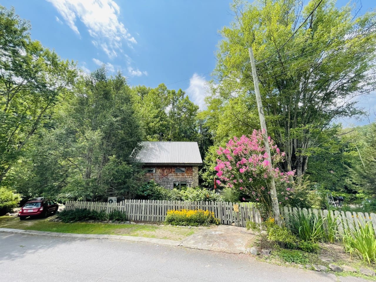Stone Cottage is Summer bloom time