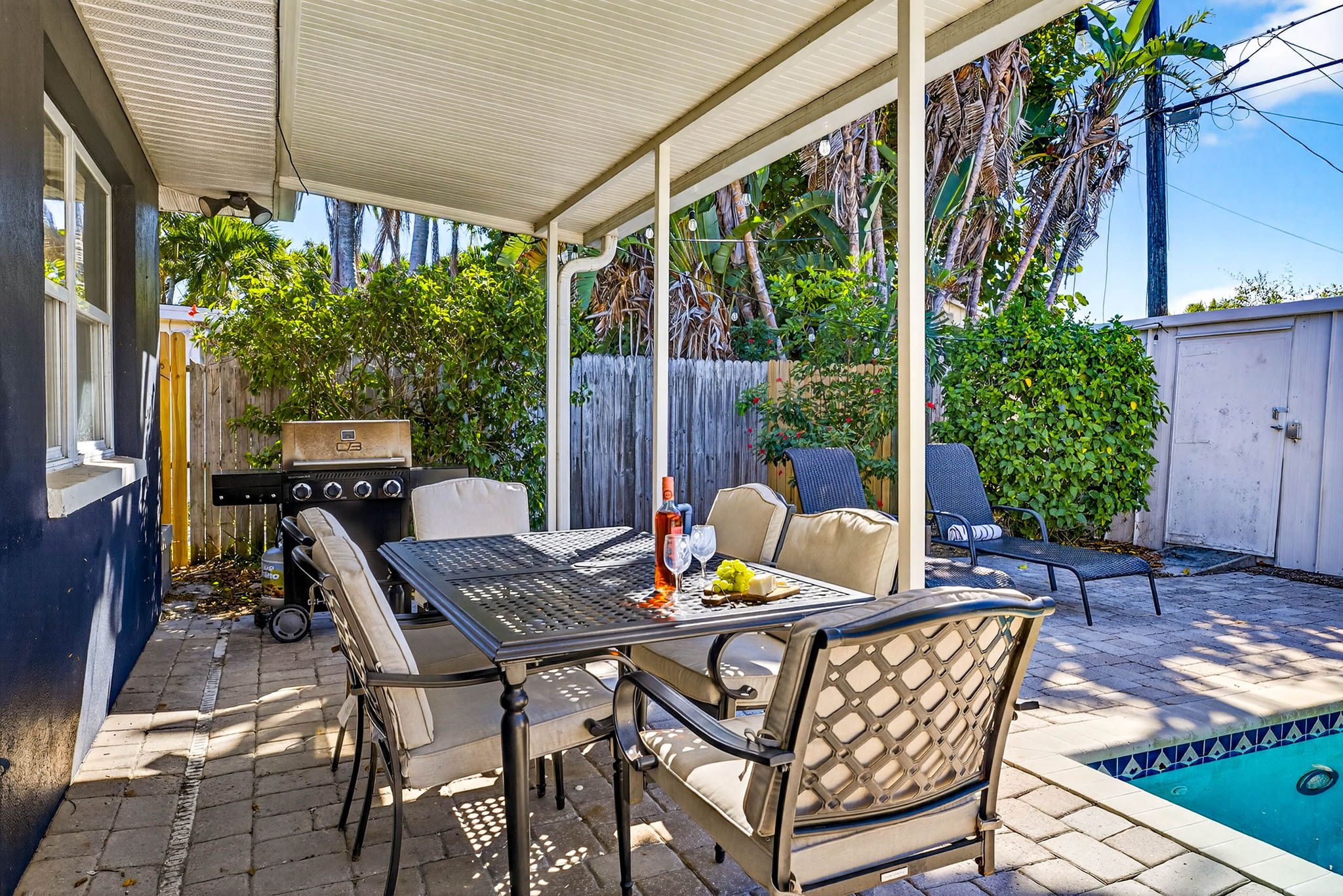 Walk to beach/Hot Tub/Pool/New Remodel 2