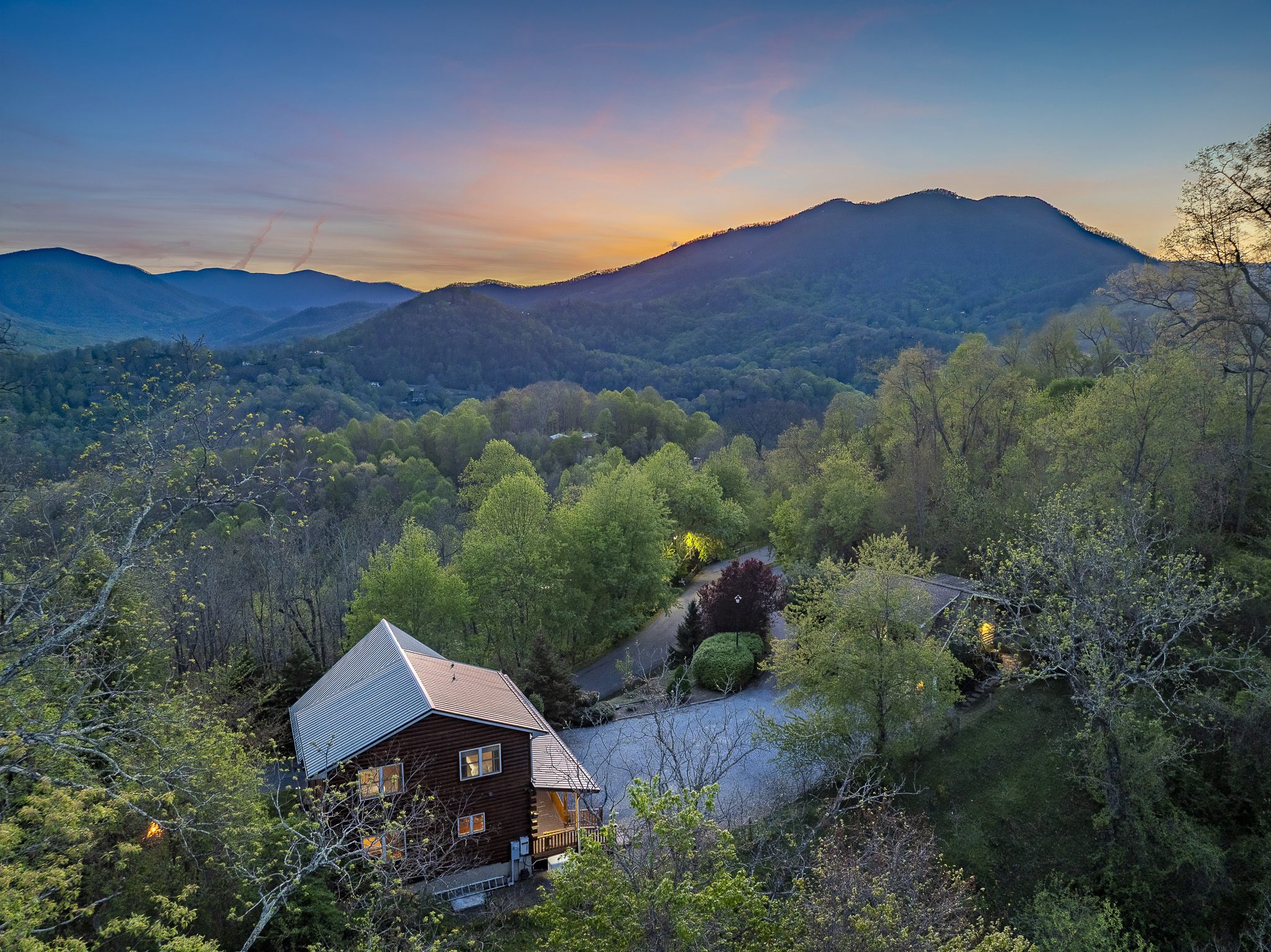 Scenic Retreat: Capture breathtaking mountain views at sunset from your own serene getaway!

