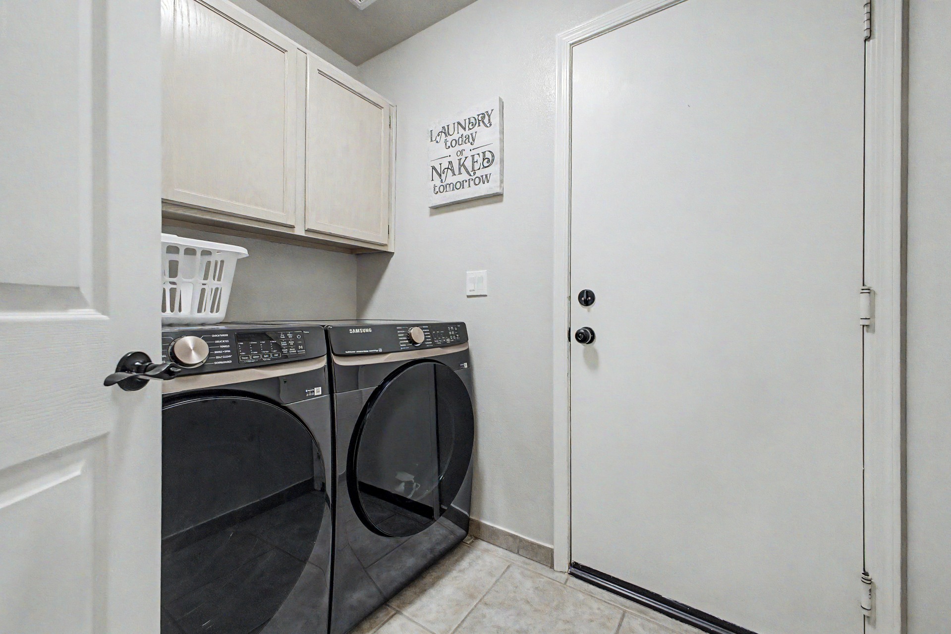 Full size laundry room