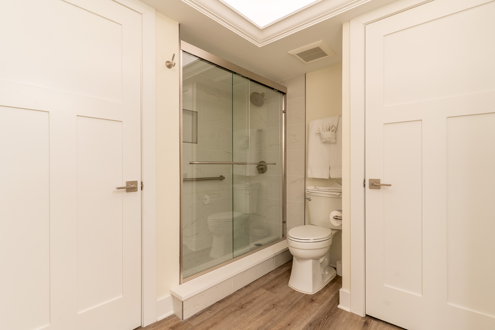 Main Ensuite Bathroom