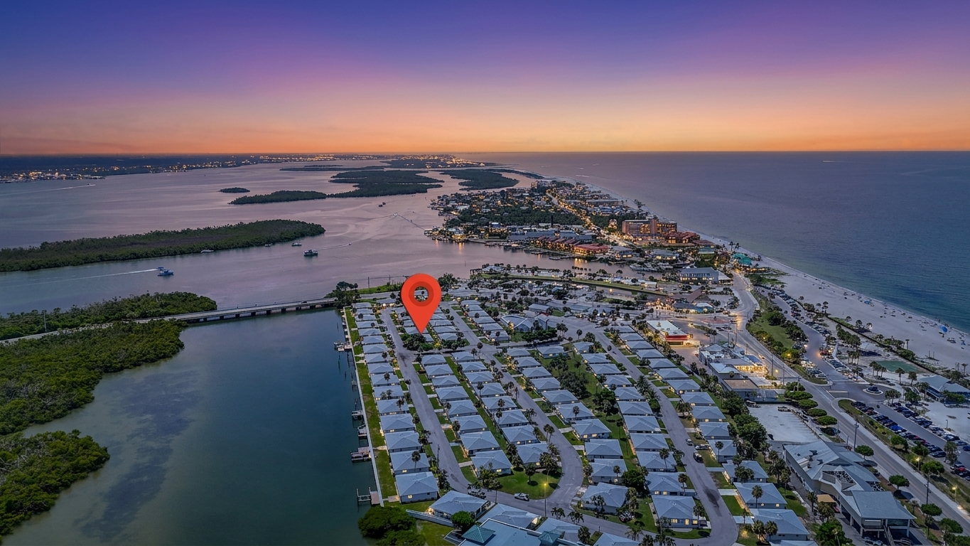 End another beautiful day on Manasota Key beneath one of the island’s unforgettable Gulf sunsets.
