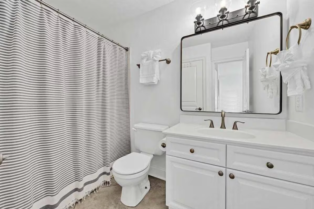Bathroom 2 - vanity with shower/tub combo