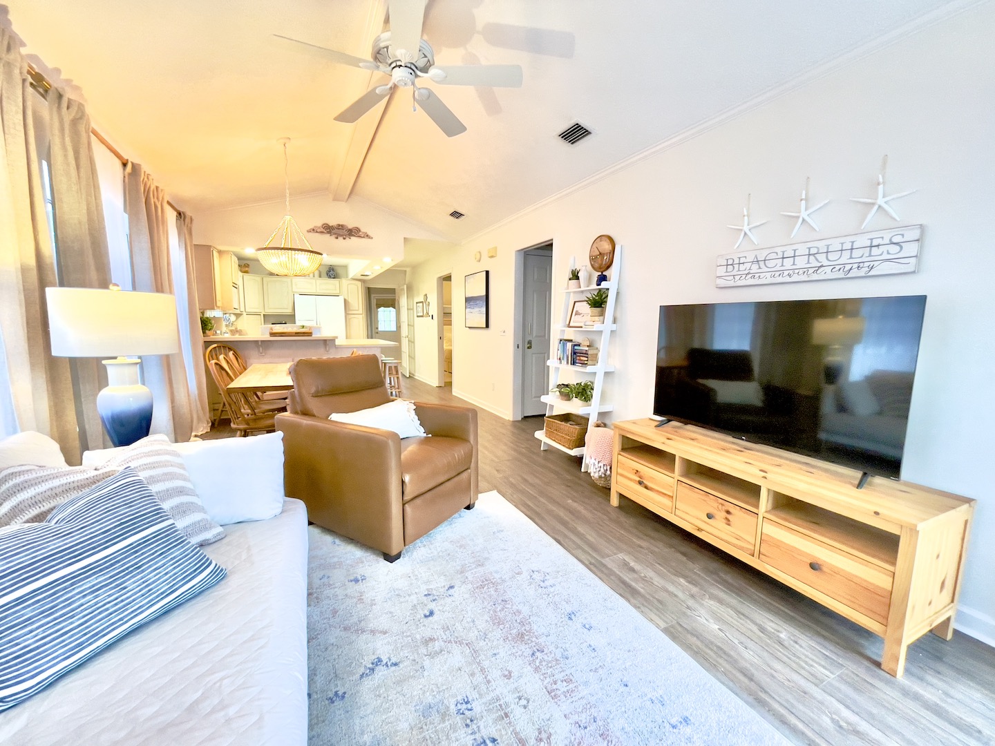 Come enjoy our beautiful beach cottage that backs up to St. Andrews State Park and it just a 2 minute golf cart ride to a private beach boardwalk.