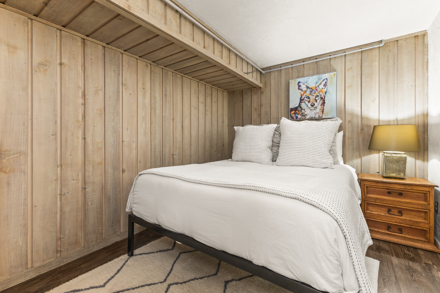 Downstairs Bedroom #3 | Queensize bed