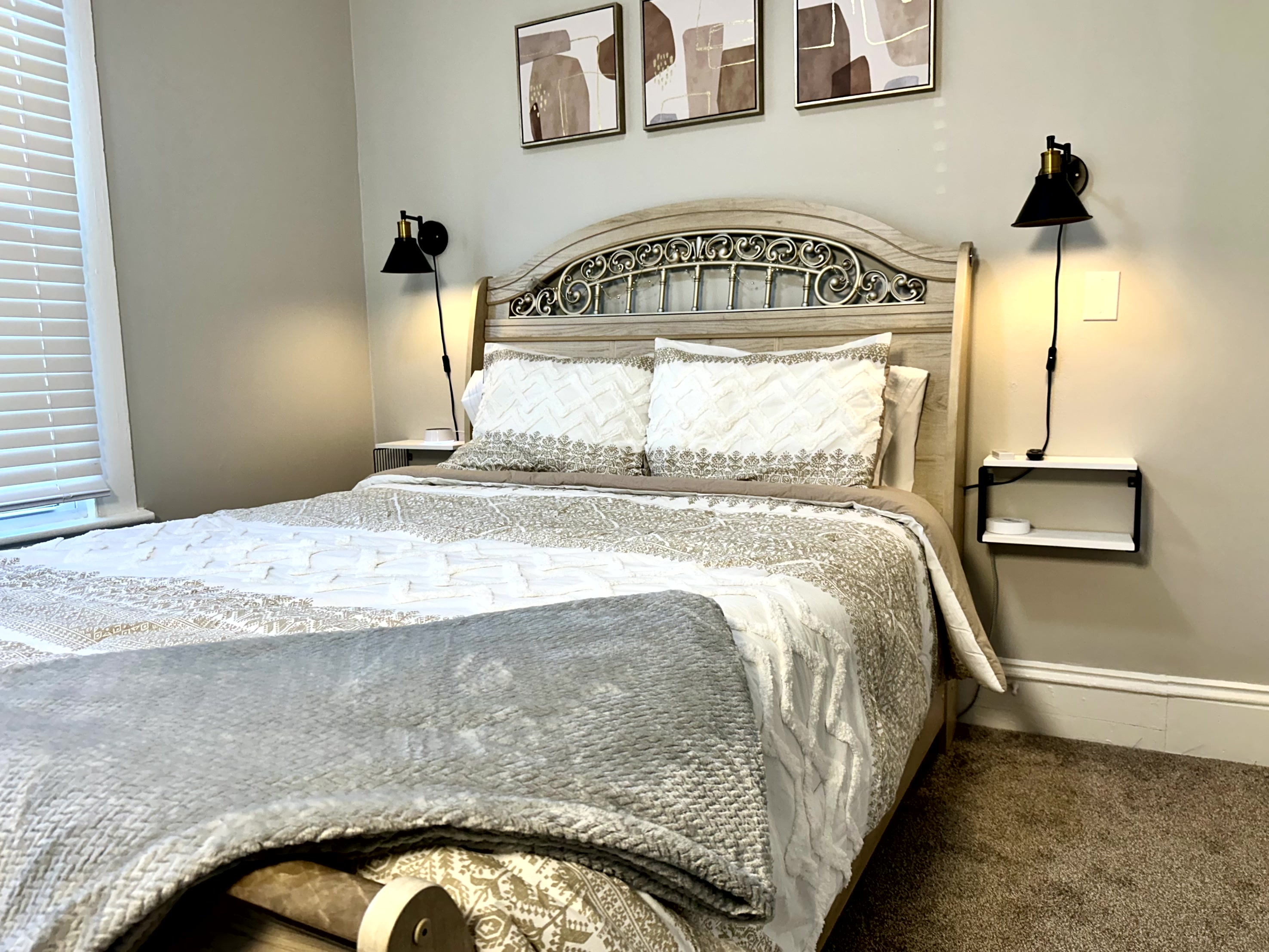 Queen-size bedroom
