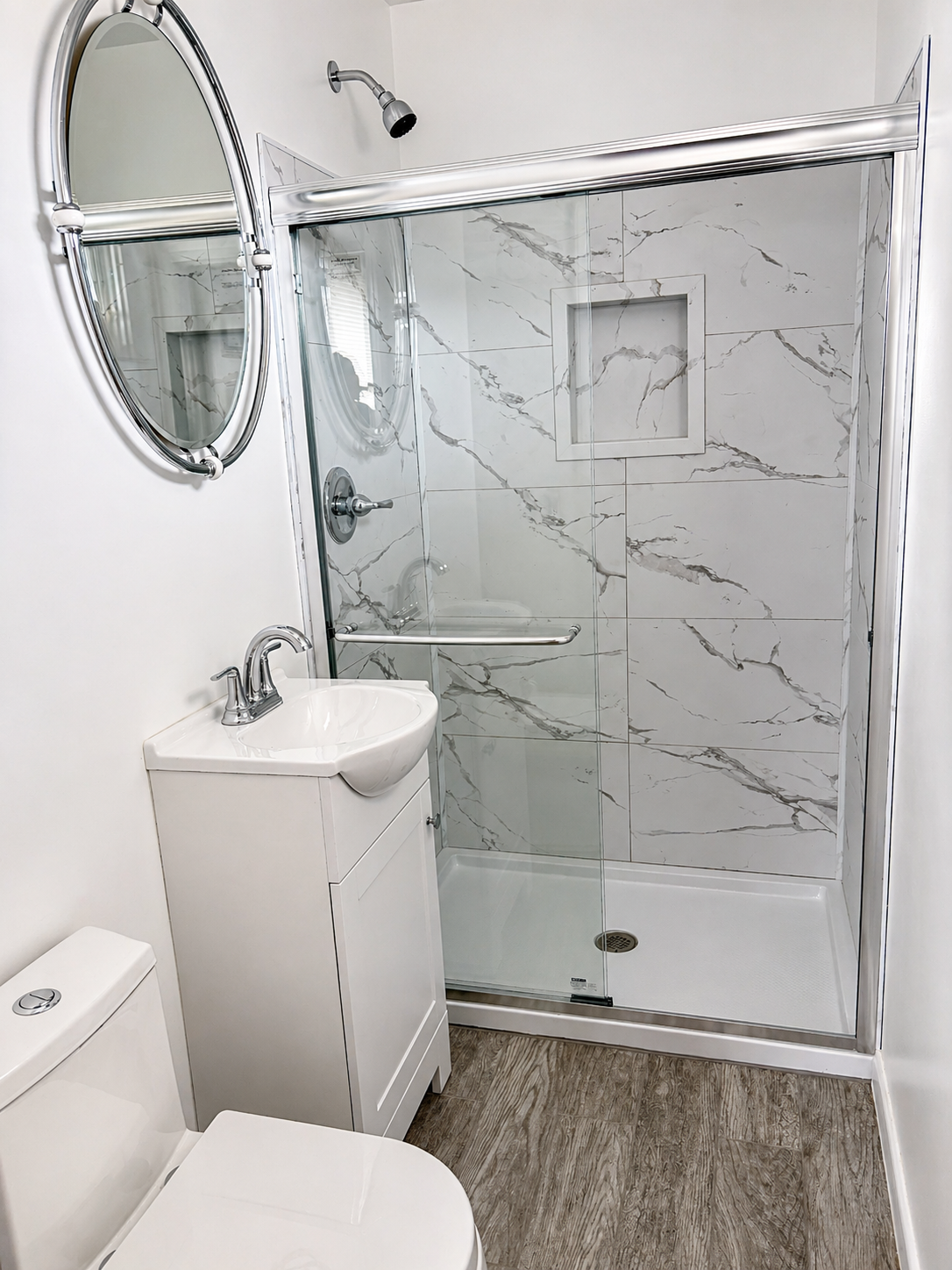En-suite bathroom on the upper floor