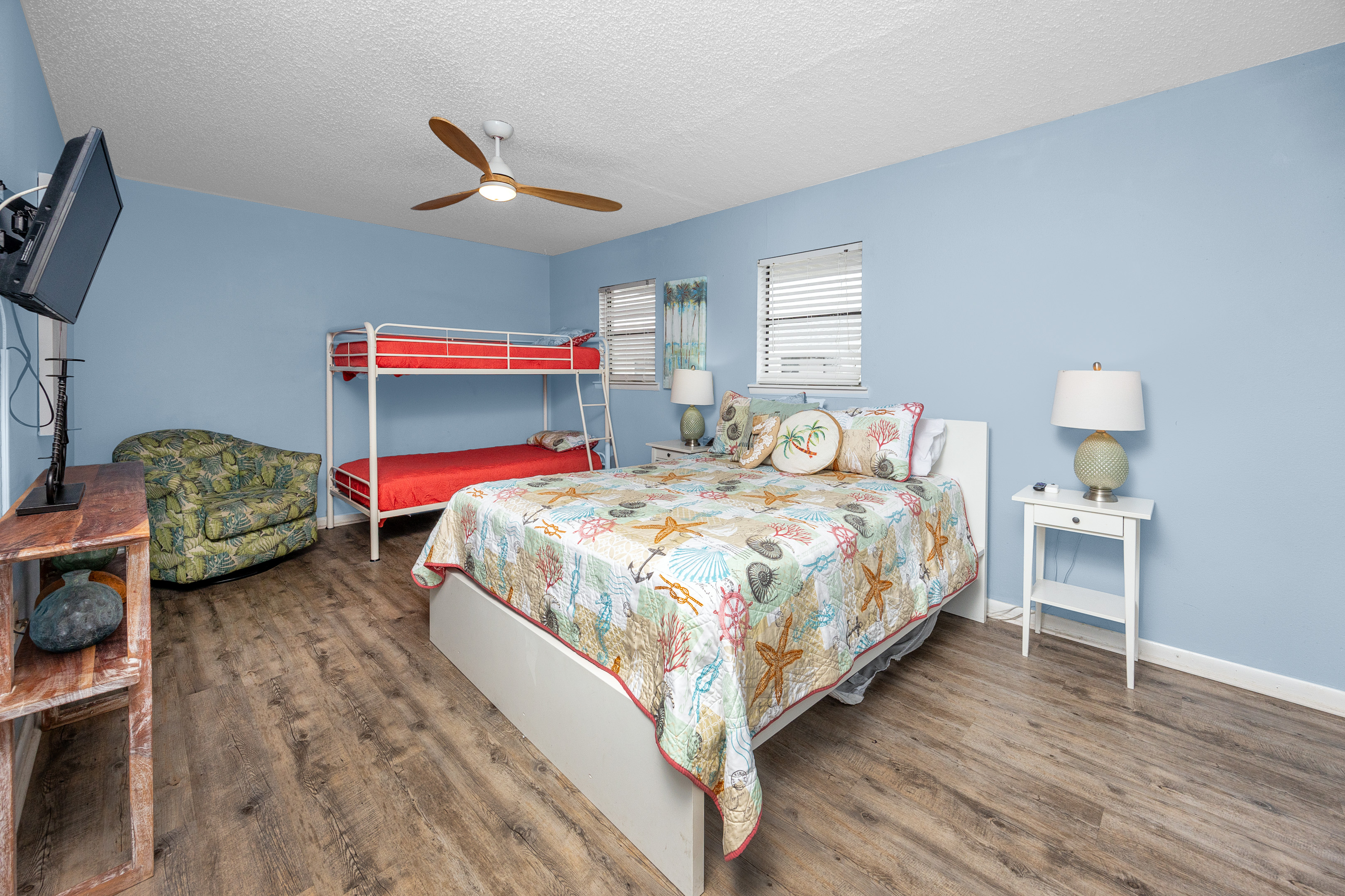 2nd Bedroom Sleeps 4