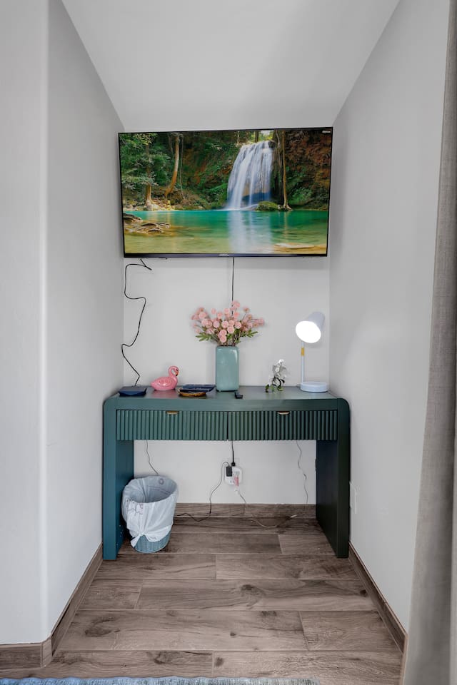 Smart-TV with cable TV service