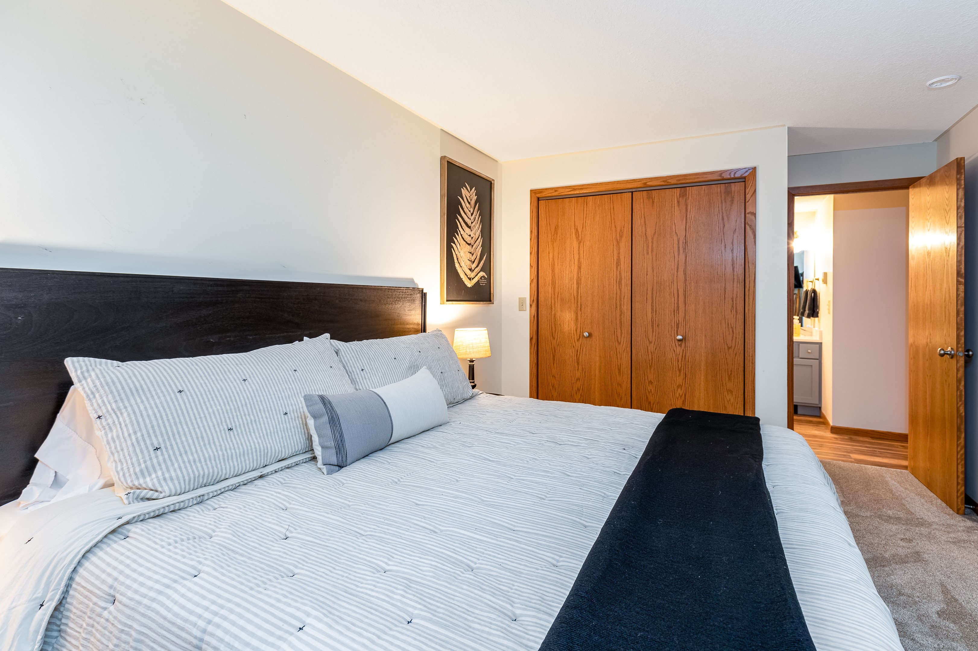 King size bed with ensuite bathroom