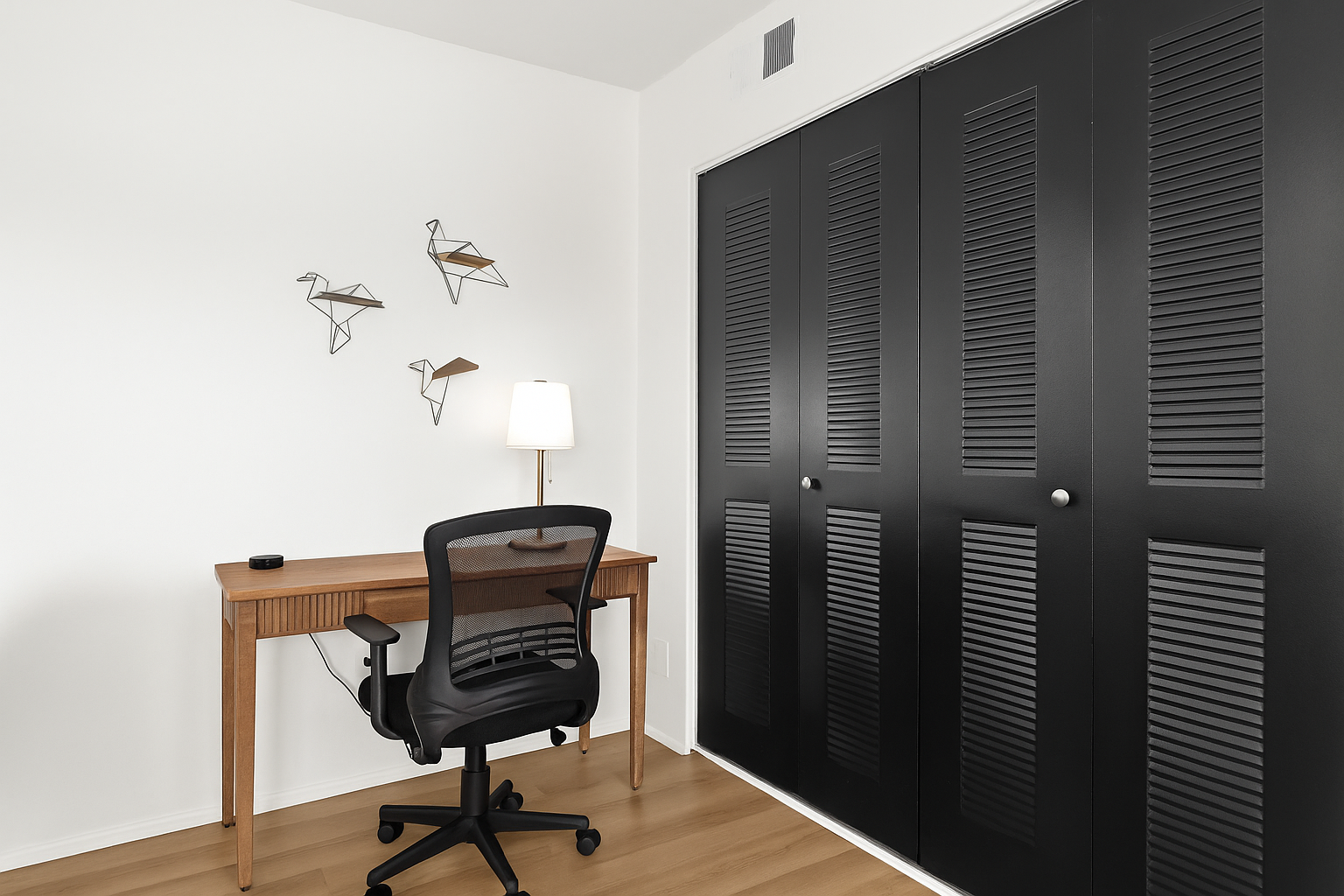 Workstation setup offering additional productivity space with plenty of natural light