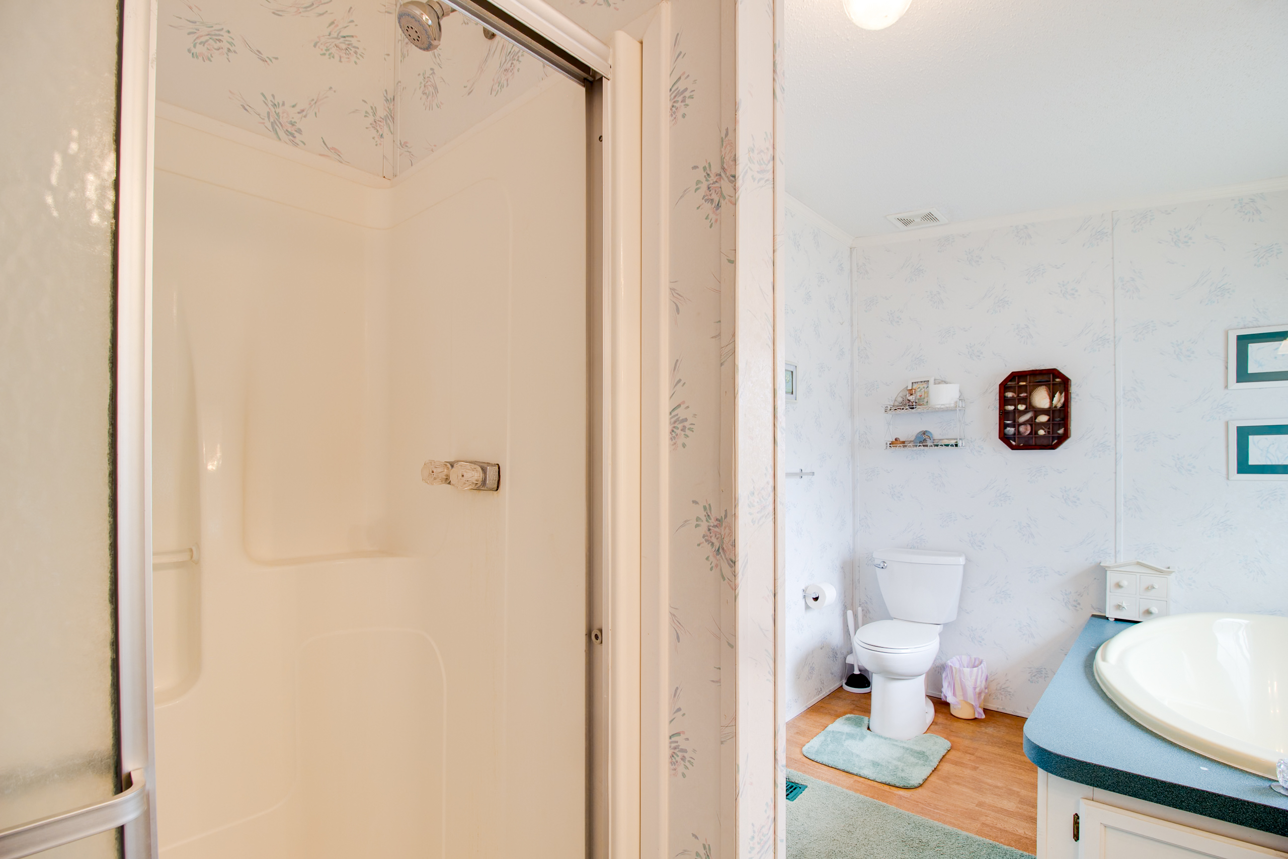 Bathroom 1: Soaking Tub & Shower