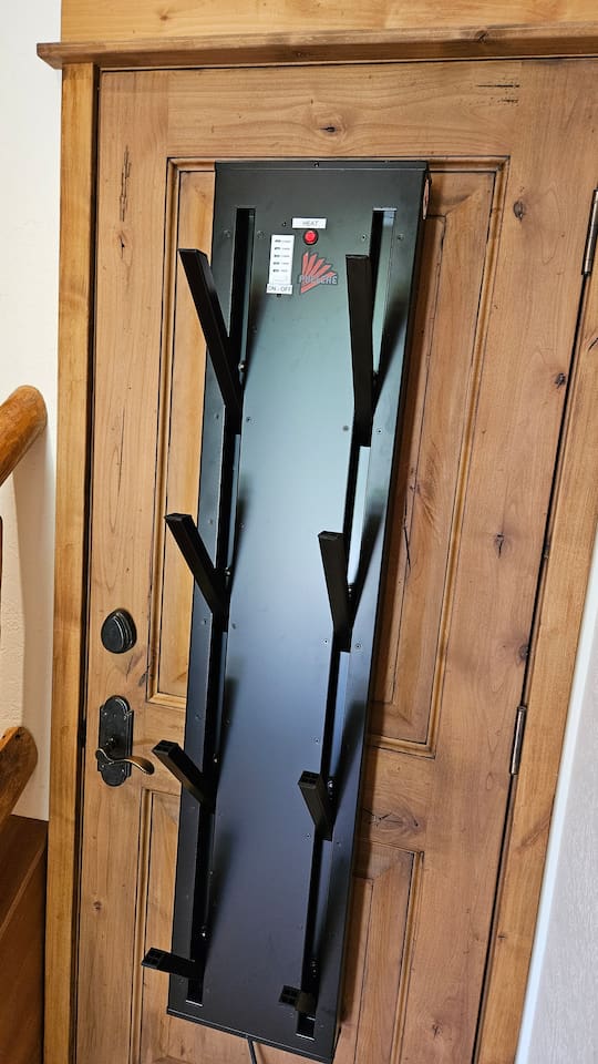 Glove and boot dryer