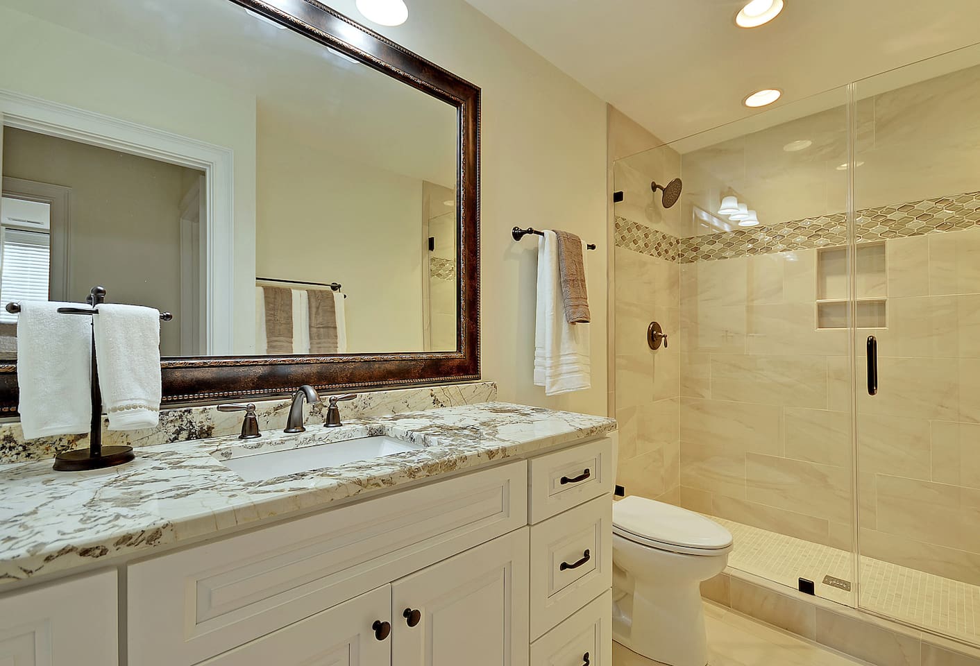 Large shower with 2 shower heads