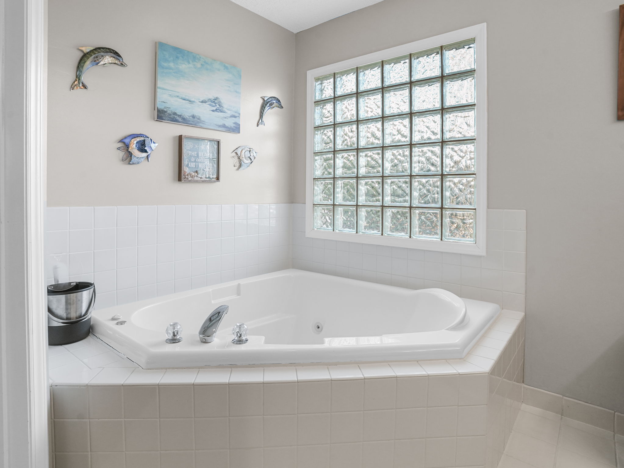 Master Suite Bath, Soaking Tub