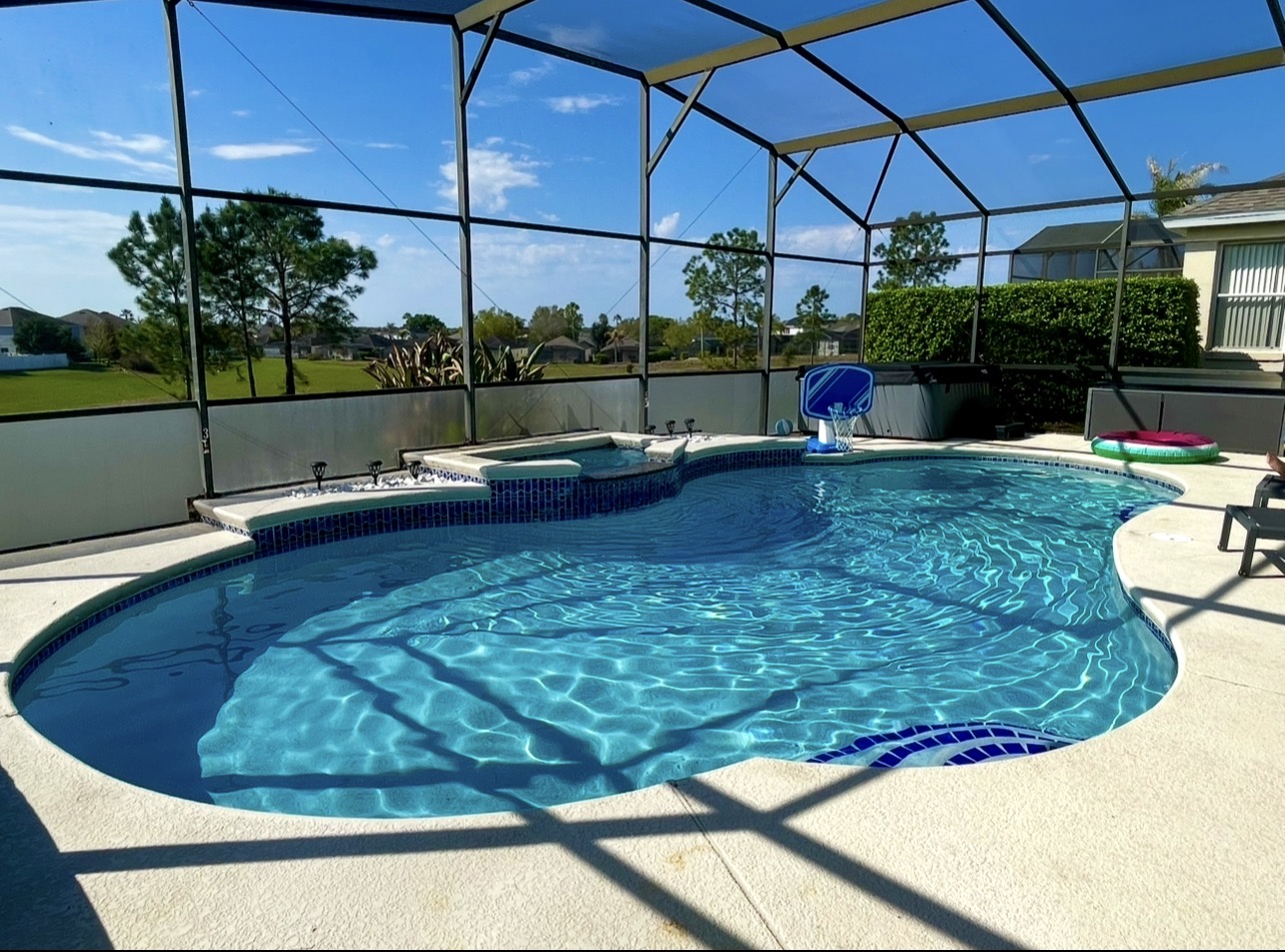 South Facing 33' Pool - Pool Basketball - Hot Tub - Sun Loungers - Ten Seater Dinning table and chairs
