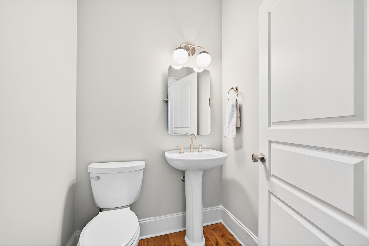 Half Bath in King Room 3