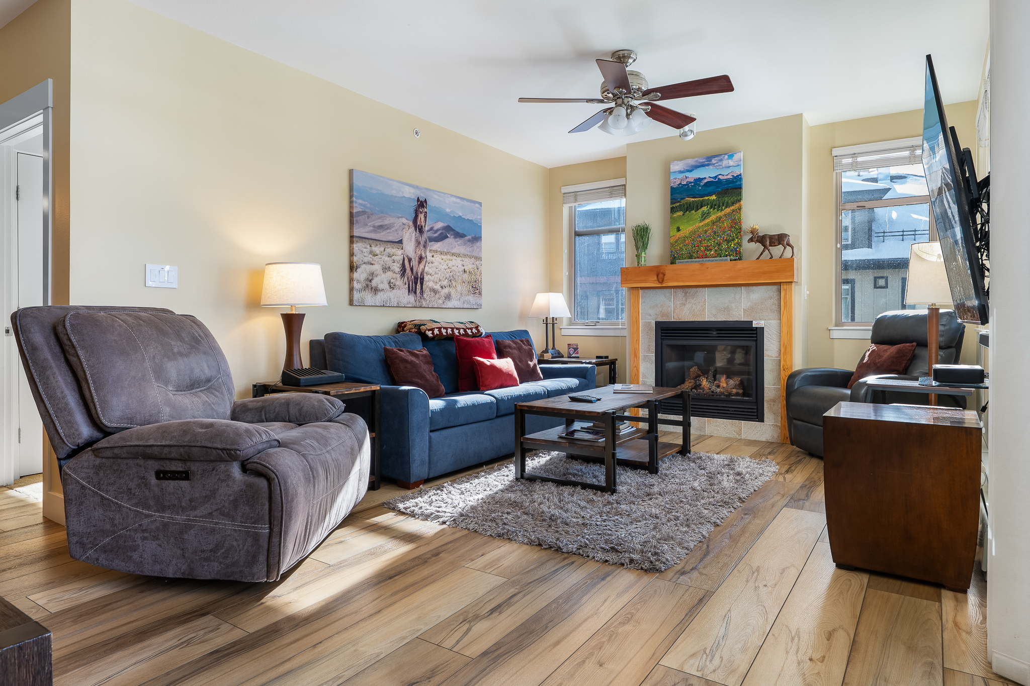 Power recliner to left, charging adapters on all 3 end tables in living room