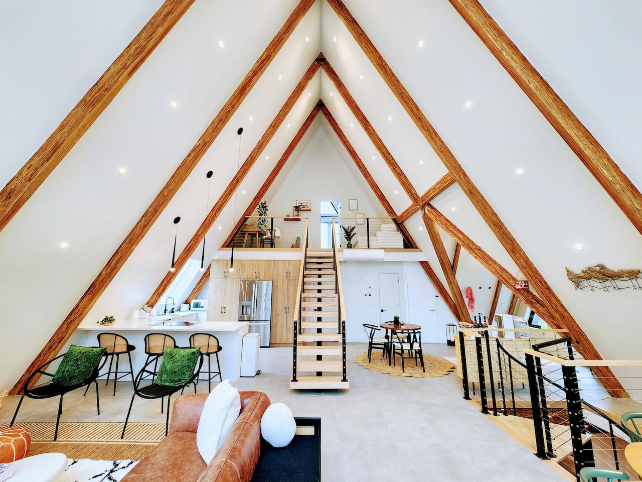 Minimalism with functionality - Enjoy the tastefully decorated interior designed for comfort and luxury