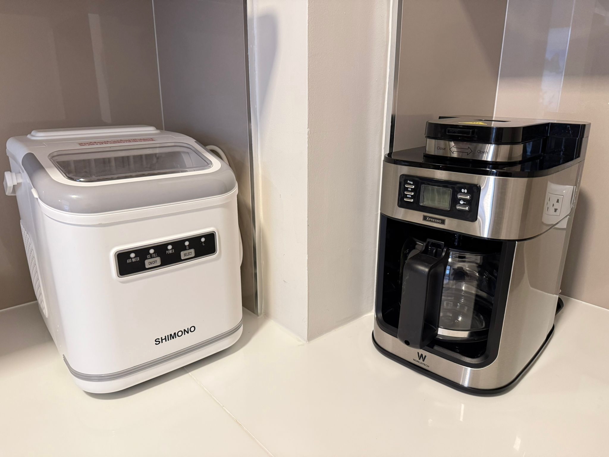 Ice Maker and coffee machine, for both beans and ground coffee.