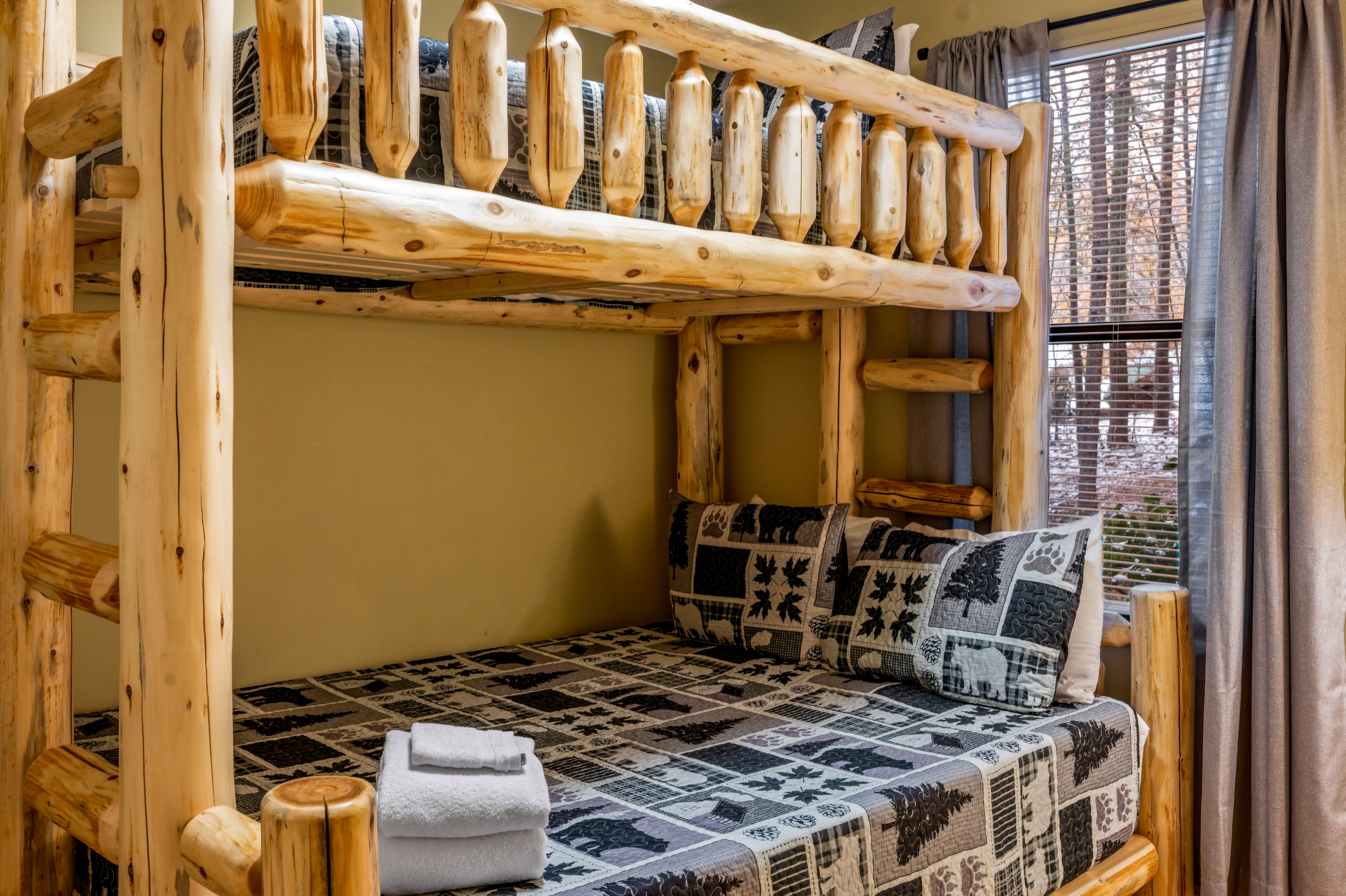 Twin over Queen bunkbeds