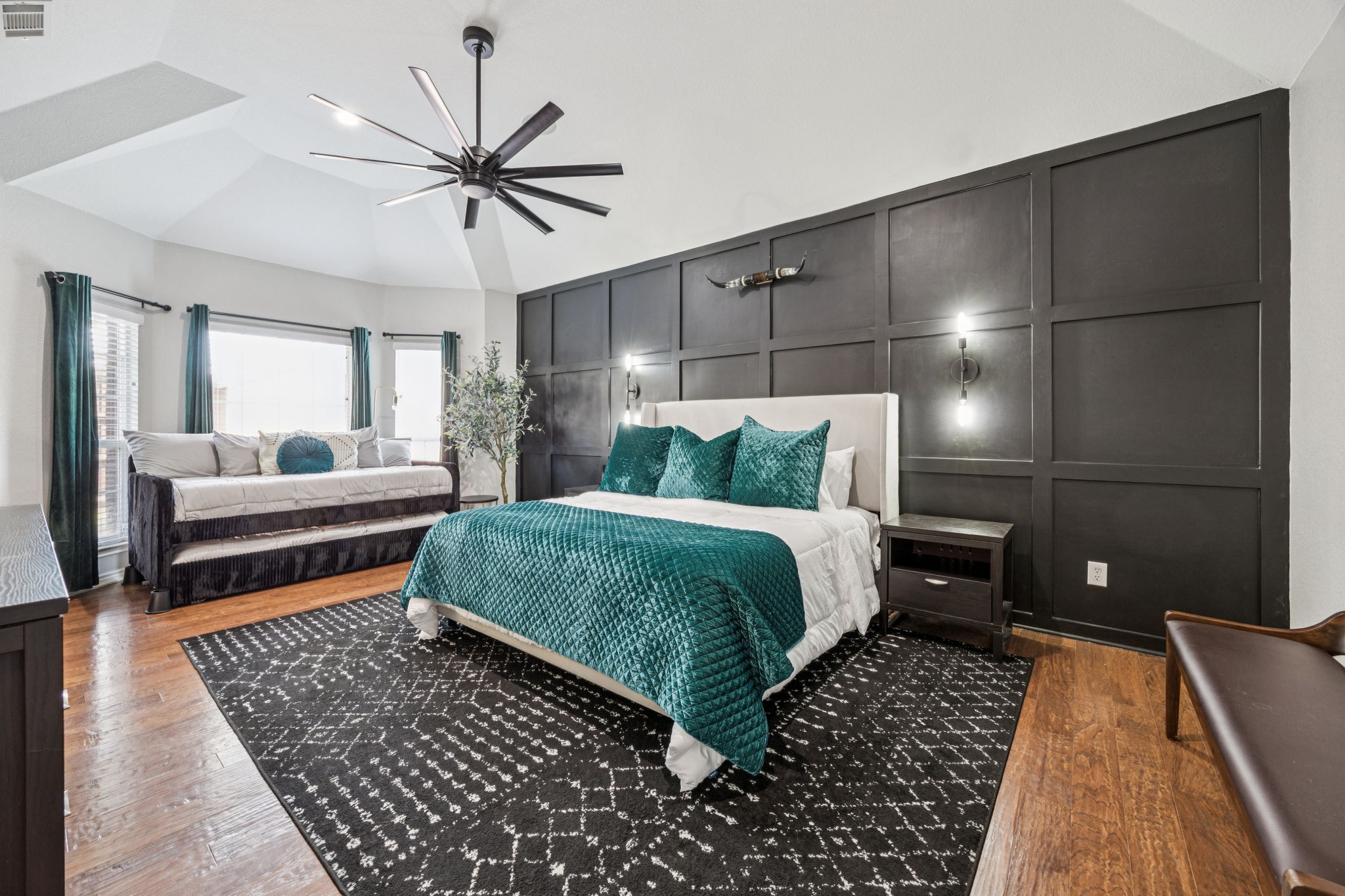 King bed + twin trundle for flexibility and comfort.
