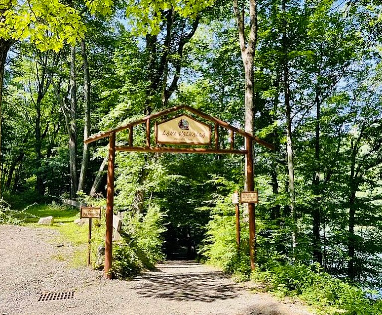 Welcome to the private lake community, with trails and nature right outside your door