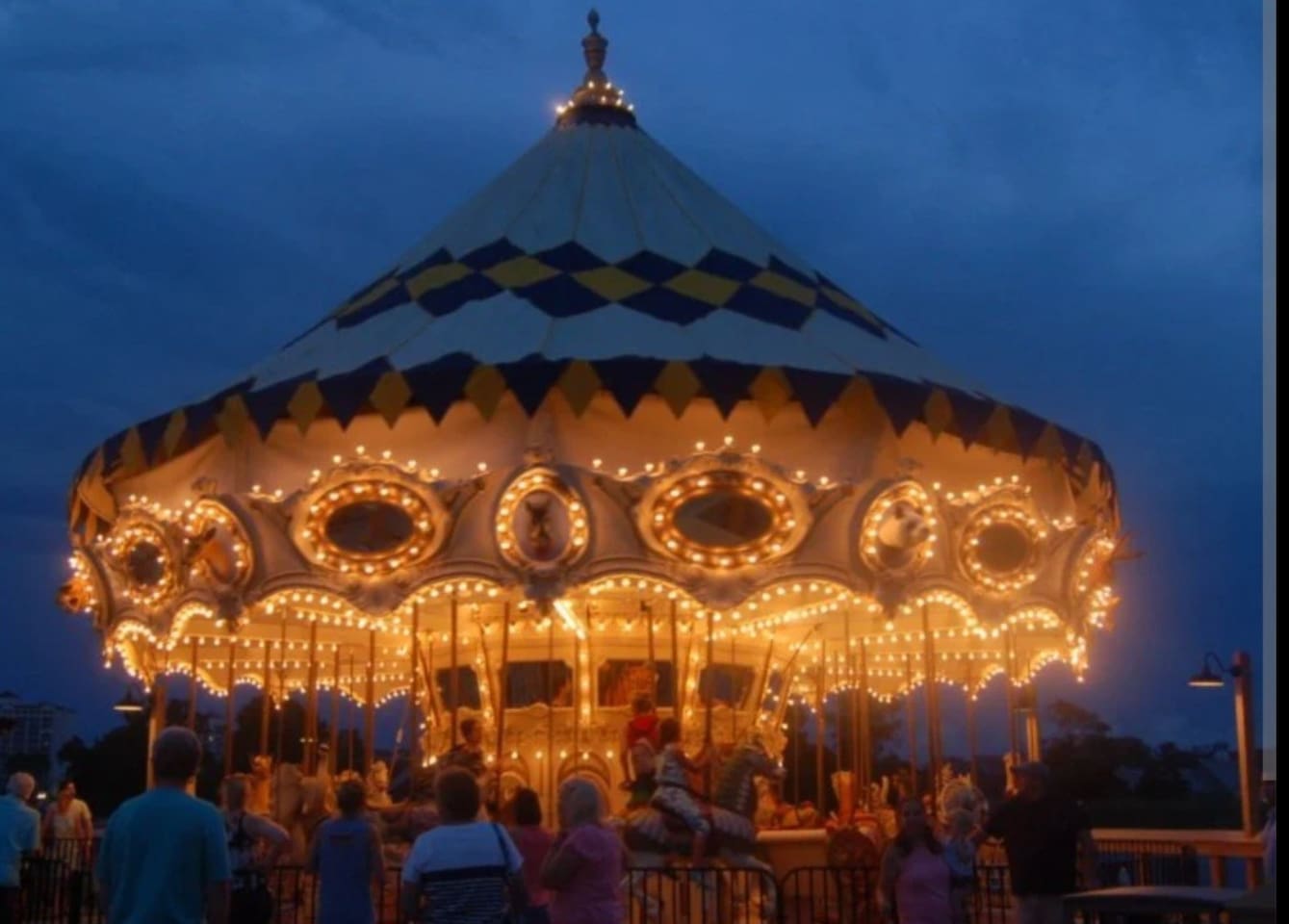 Barefoot Landing Carousel! 5 minutes from condo