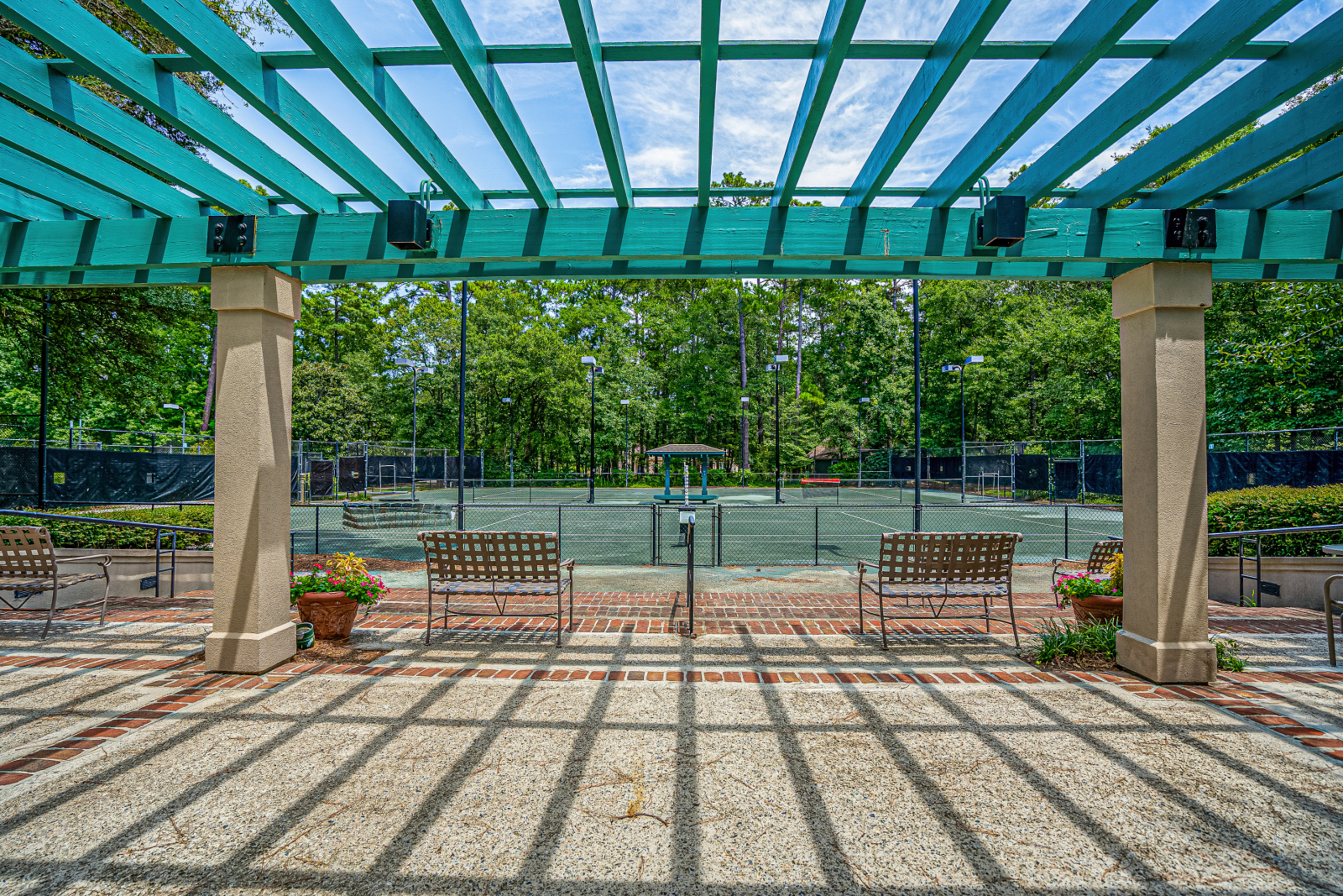 Tidewater, golf and pool access